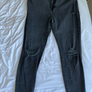 Good American black destroyed knee jeans size 18